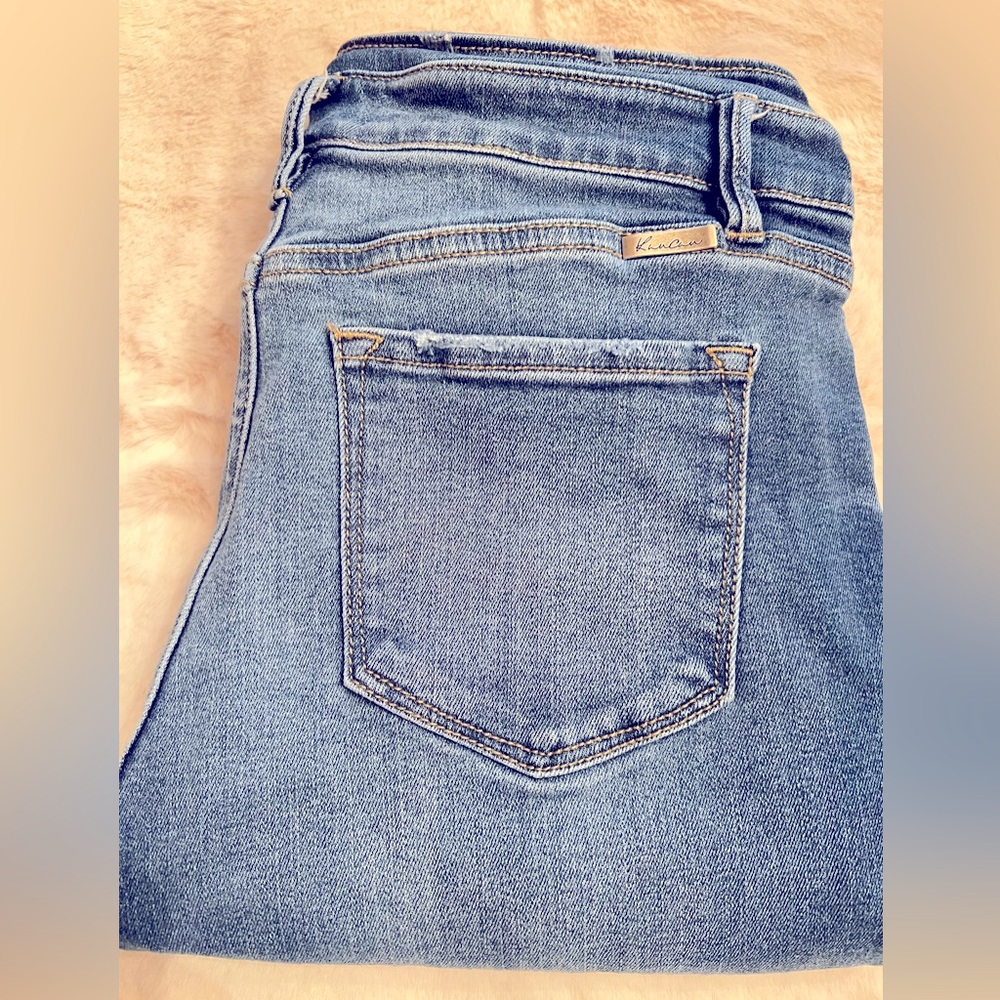 KanCan Cool Mom Jeans, Stretchy with Frayed hem. Size 9